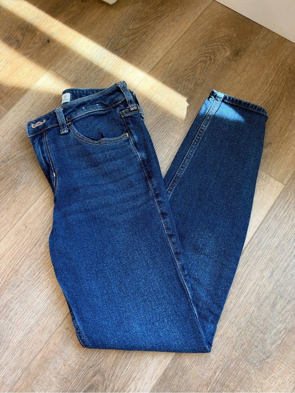 Abercrombie & Fitch Women's Skinny Jeans in Dark Blue Wash